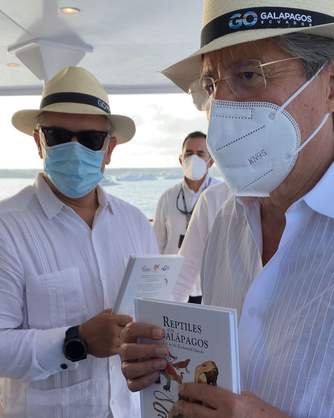 Presidents of Ecuador and Colombia receiving their copy of the book Reptiles of the Galápagos